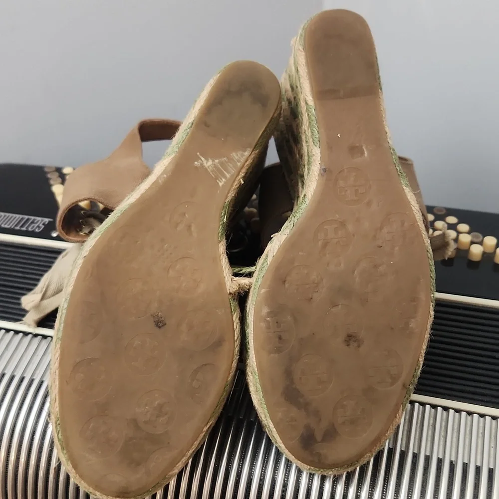 TORY BURCH LINLEY BROWN CANVAS W/GREEN ACCENT ESPIDRILLES WEDGE SANDALS SIZE 8 - Picture 5 of 7